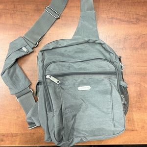 Baggallini sling/crossbody bag excellent condition gray with yellow lining